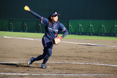 力投する先発の坂本投手