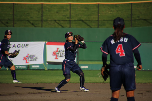 ４表、レフトフライをキャッチする山口選手