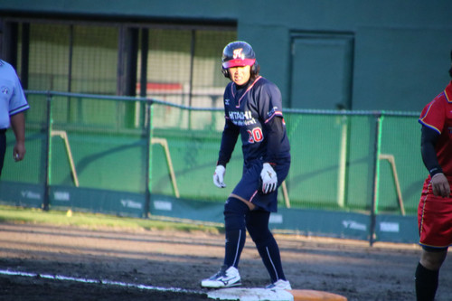 ６裏、センター前ヒットの松畑選手