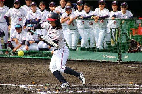 １表、松岡選手サード前へセーフティバントを試みるもアウト、残念