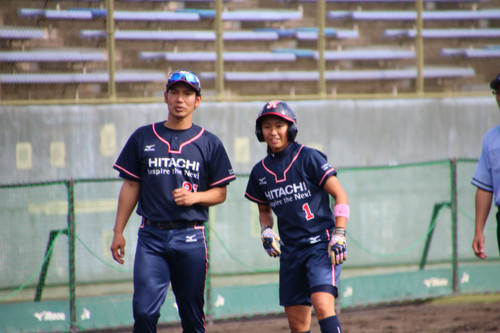 ３表、笠間コーチと打合せをする松畑選手の代走・加福選手