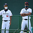 今年ならではの光景ですねマスク姿の#齋藤監督、#村山コーチ