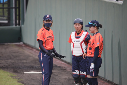 バッテリー間の打合せ#栗田コーチ、#清原選手、#坂本選手