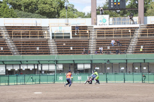 コロナ渦での試合はこんな感じです！寂しい観客席・・・