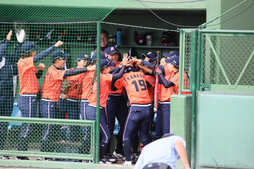 ＃山田選手のホームランにペンペンシャワーでお出迎え！