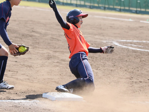 相手のミスを逃さず３塁セーフ＃松岡選手