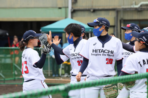 ナイスピッチ　ベンチお迎え