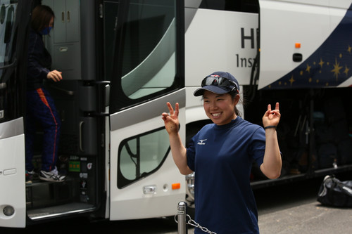 はいピース！試合終了しリラックスモードの＃高瀬選手