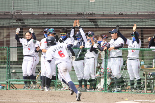 ナイスバッティング　＃鈴木選手withベンチ