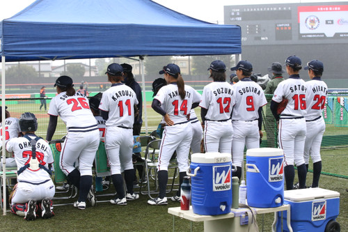 緊張感のあるベンチ