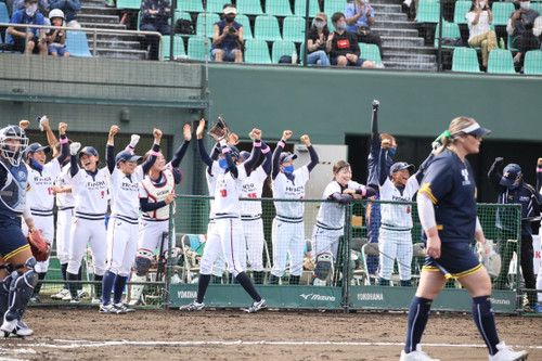 欲しかった先取点に大喜び!!