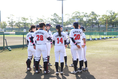 若手が集まって何の円陣かな？