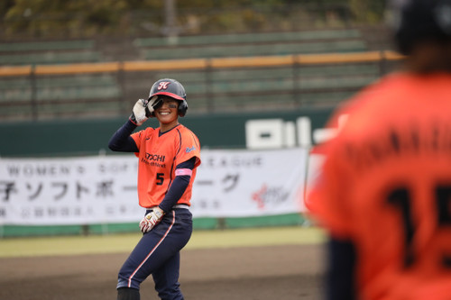 何のサインかなぁ。一塁#山口選手に#屋禰選手