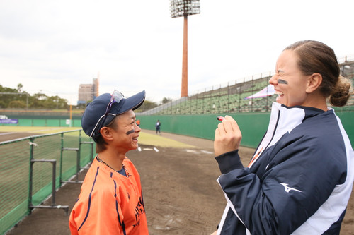 笑顔は世界共通で人を幸せにする