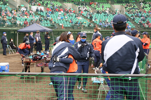 よくやった！と#鈴木(鮎)選手にハグする#栗田コーチ