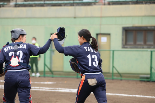 マウンドに向けて走る#清原選手と#田内選手