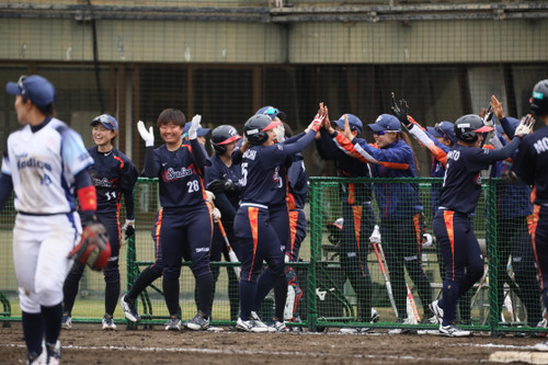 同点に追いつき大盛り上がりのベンチ！キタ～！