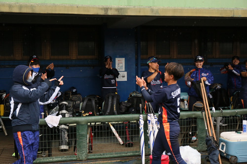 試合後のベンチ２