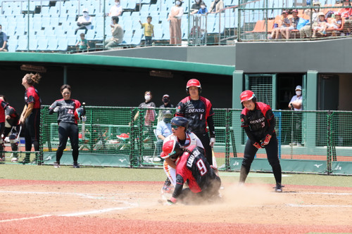 4人目のホーム突入は防ぎました#坂本(結)選手