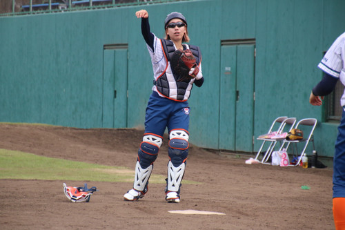 ブルペンでキャッチボールする＃小島選手