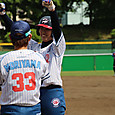 タイムリーヒットを放って喜びいっぱいの＃渡部選手