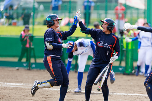 ＃山内選手と＃笠原選手喜びのハイタッチ