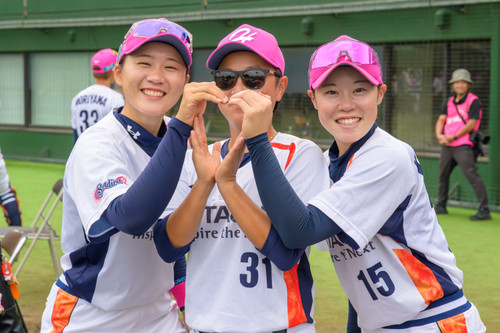3人でハートのポーズ