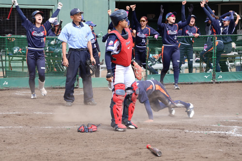 サヨナラのエンドランが決まった瞬間！