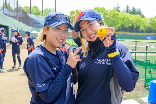 今日は勝つ！人気のサインボールは誰の手に？