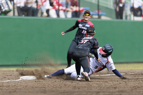 ビューンと俊足＃杉浦選手！３塁打セーフ！