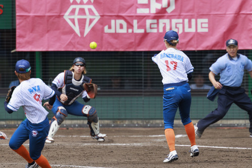 ８回裏に＃長谷川選手の冷静な判断でホームで刺して２アウト！