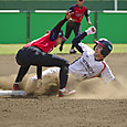 決まったか！唐牛選手の盗塁