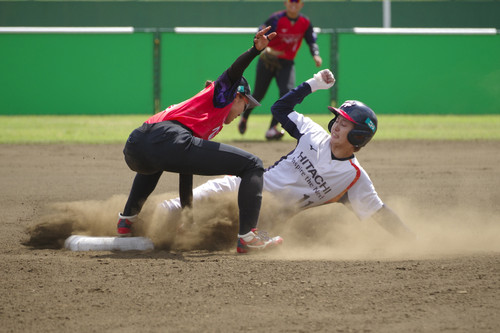 決まったか！唐牛選手の盗塁